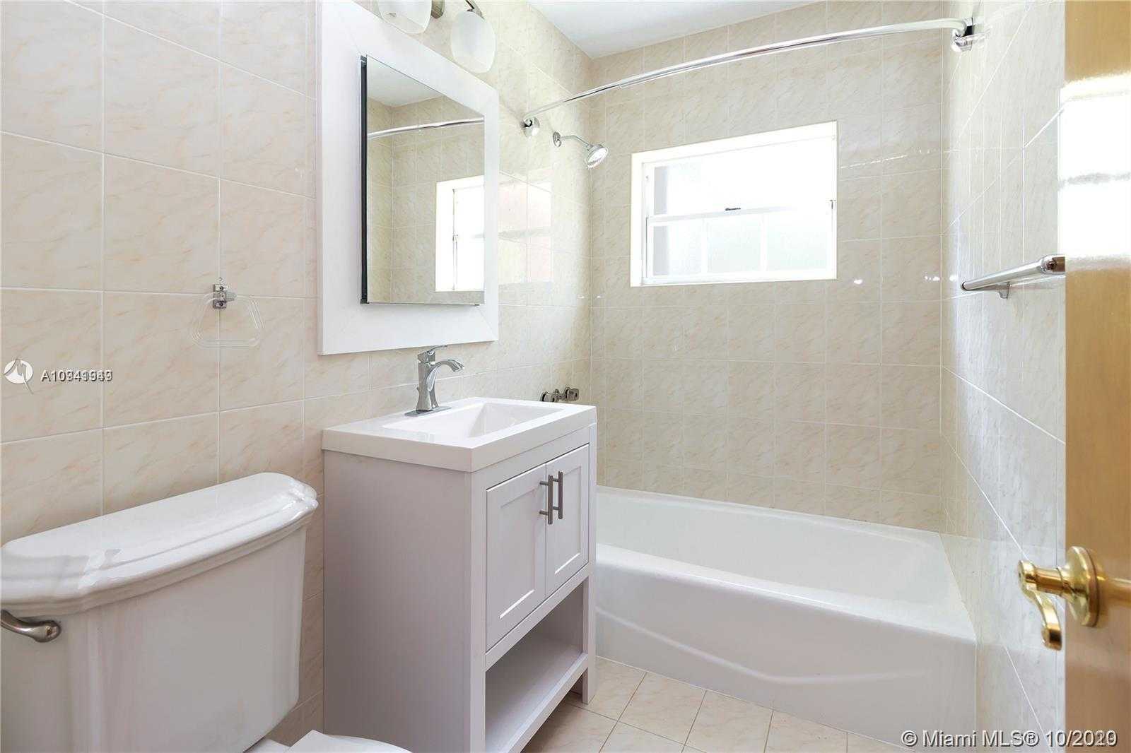 Small Image of 4930 RIVIERA DR, Coral Gables Number 10