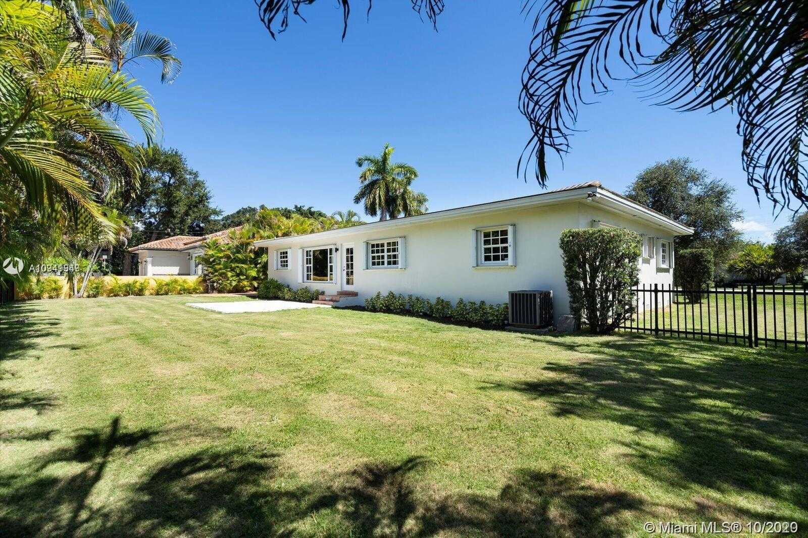 Small Image of 4930 RIVIERA DR, Coral Gables Number 18