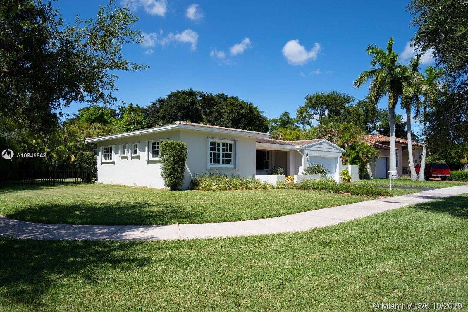 Small Image of 4930 RIVIERA DR, Coral Gables Number 2