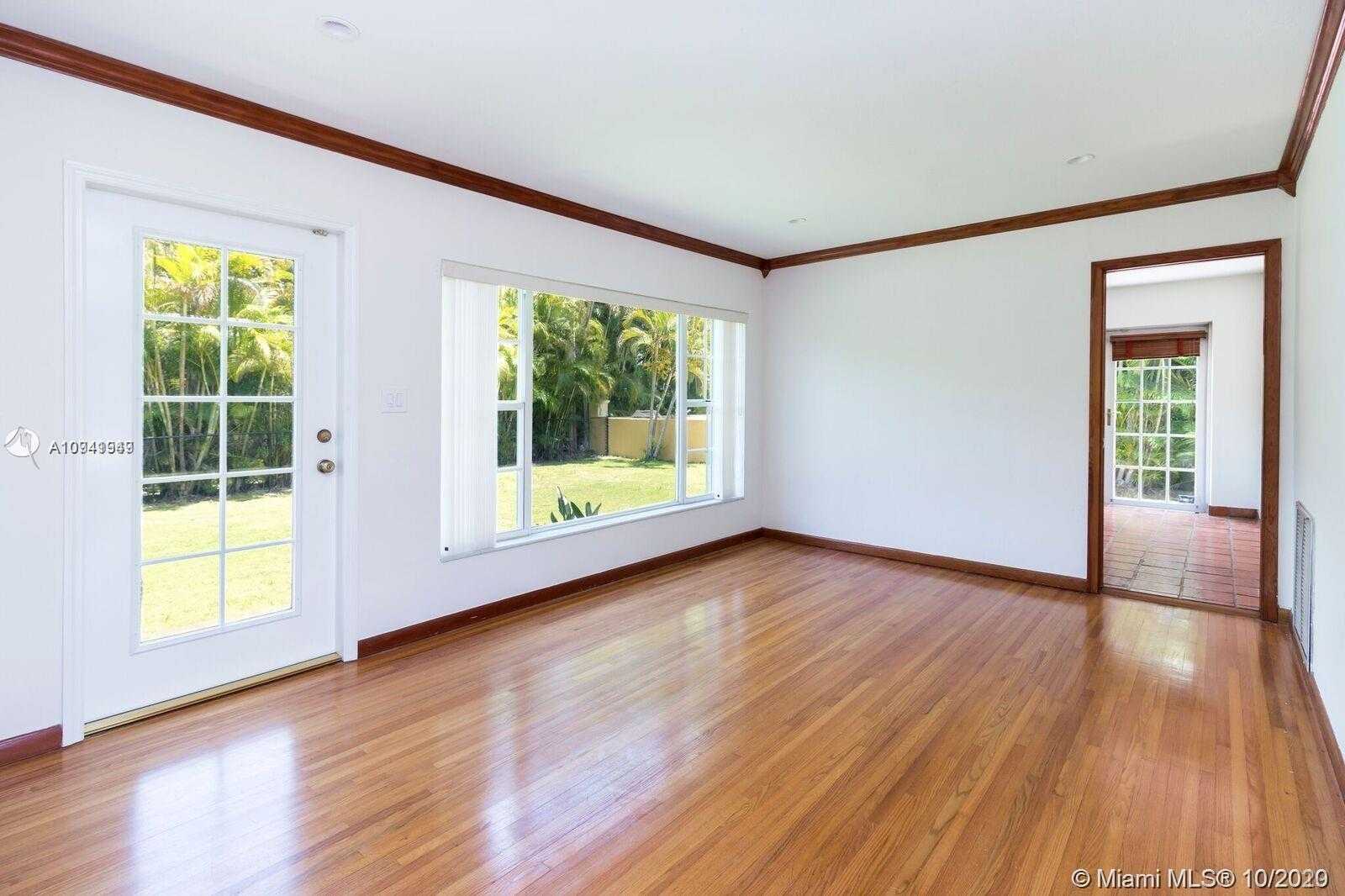 Small Image of 4930 RIVIERA DR, Coral Gables Number 3