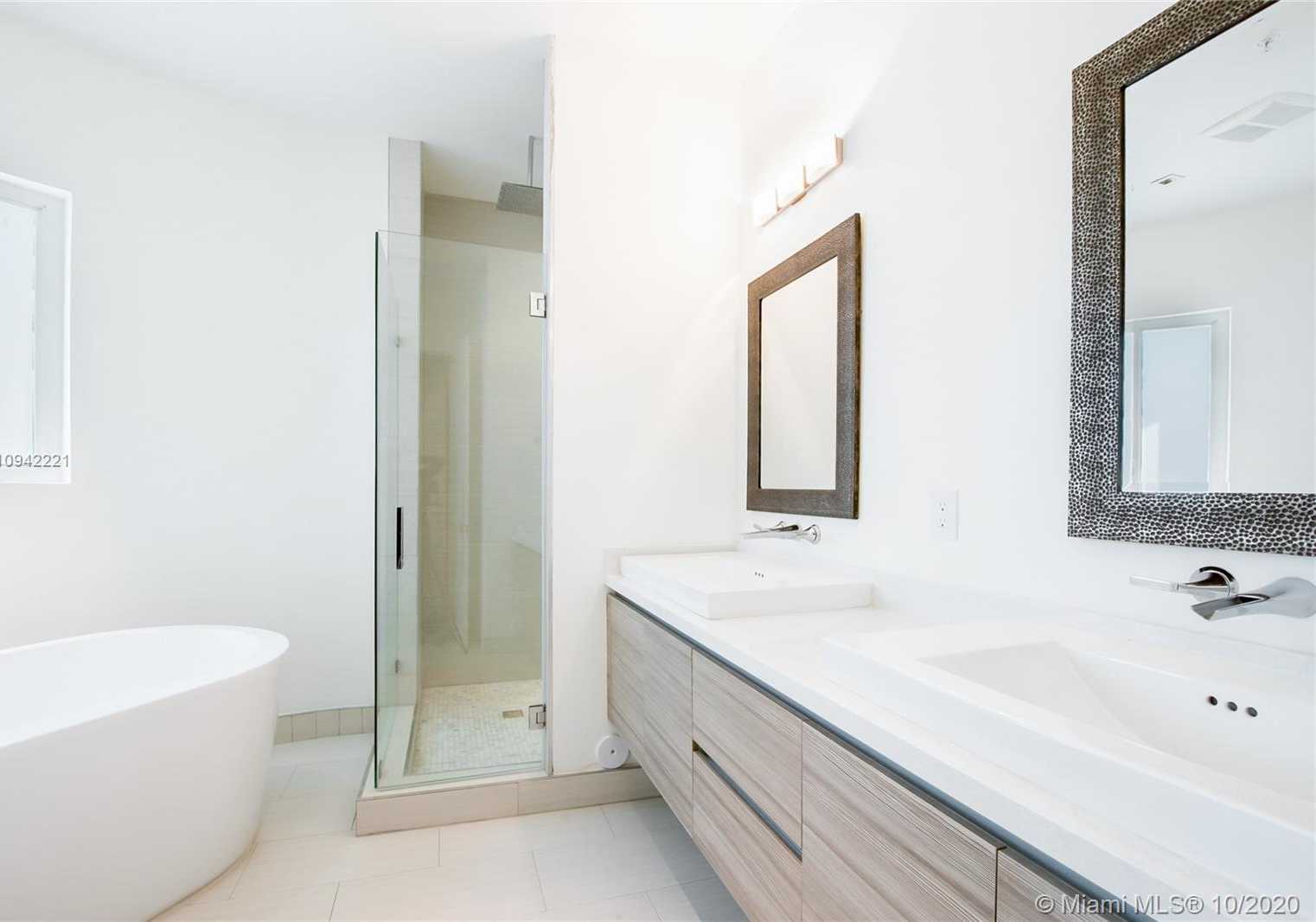 Small Image of 649 SANTANDER AVE, Coral Gables Number 10