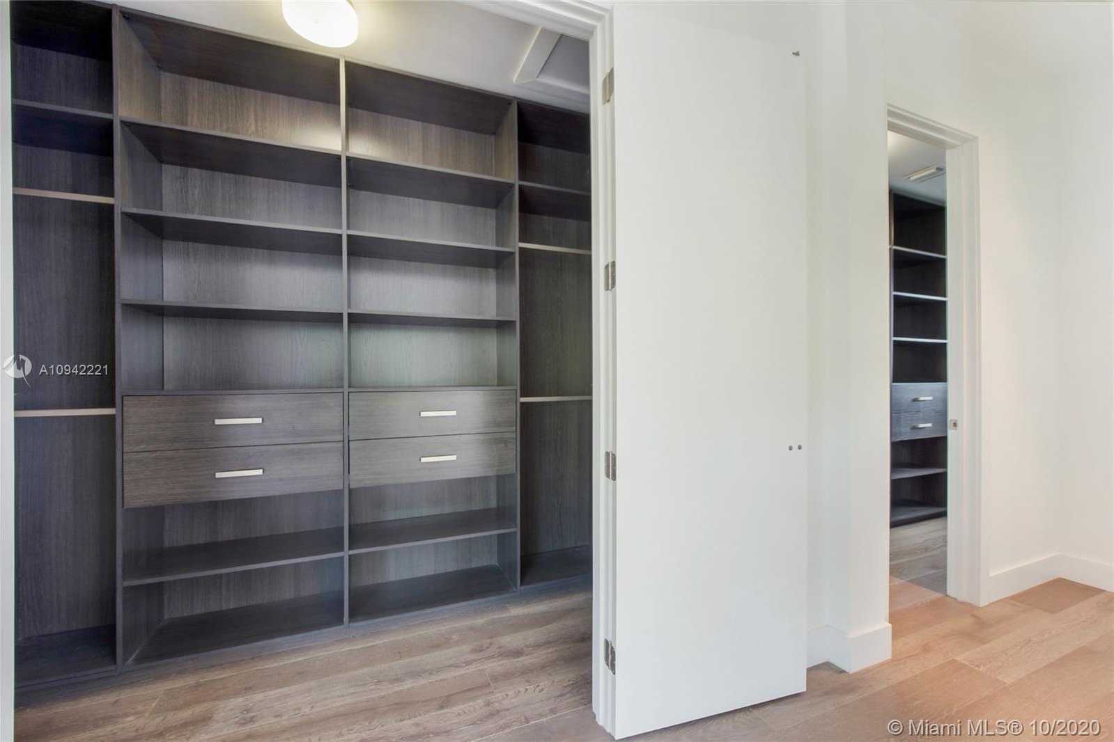 Small Image of 649 SANTANDER AVE, Coral Gables Number 11