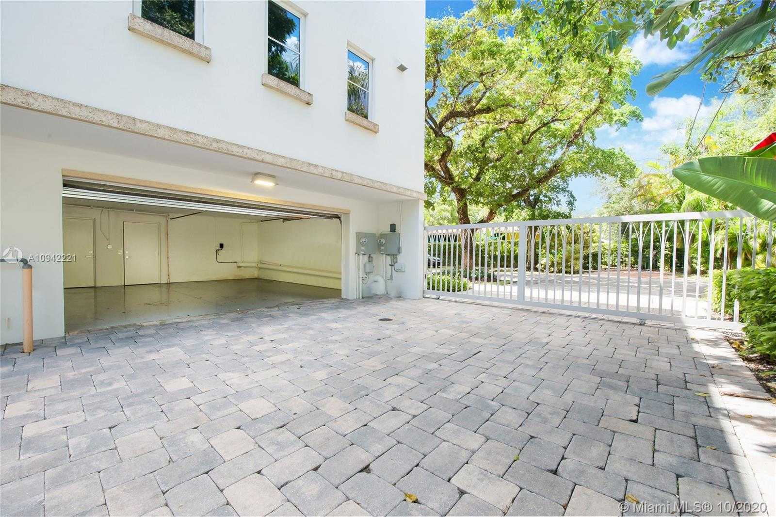 Small Image of 649 SANTANDER AVE, Coral Gables Number 15