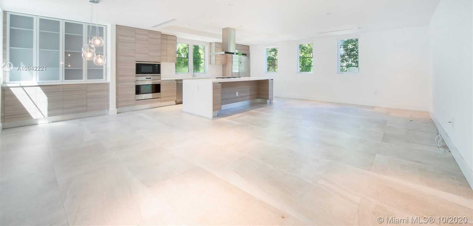 Small Image of 649 SANTANDER AVE, Coral Gables Number 6