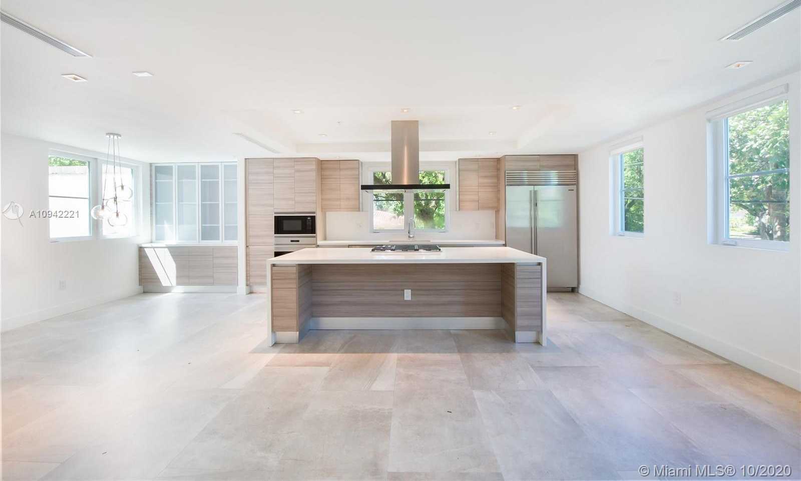 Small Image of 649 SANTANDER AVE, Coral Gables Number 7