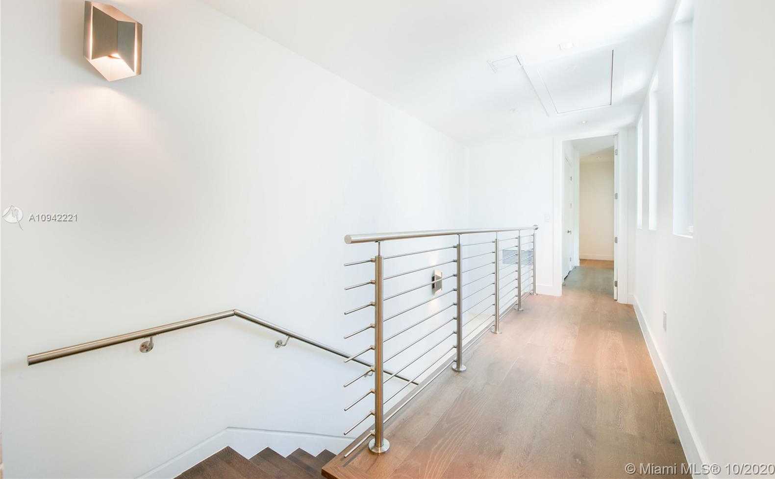 Small Image of 649 SANTANDER AVE, Coral Gables Number 8