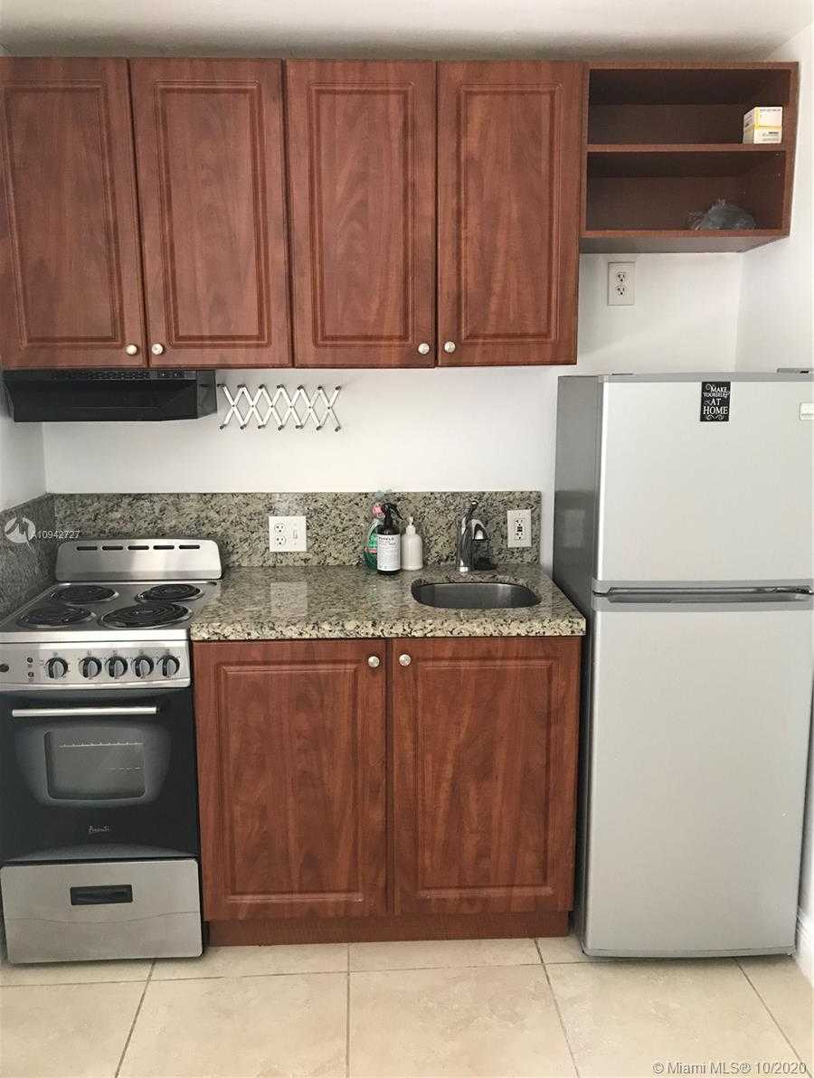 Small Image of 6650 SOUTH WEST 70TH AVE, Miami Number 3