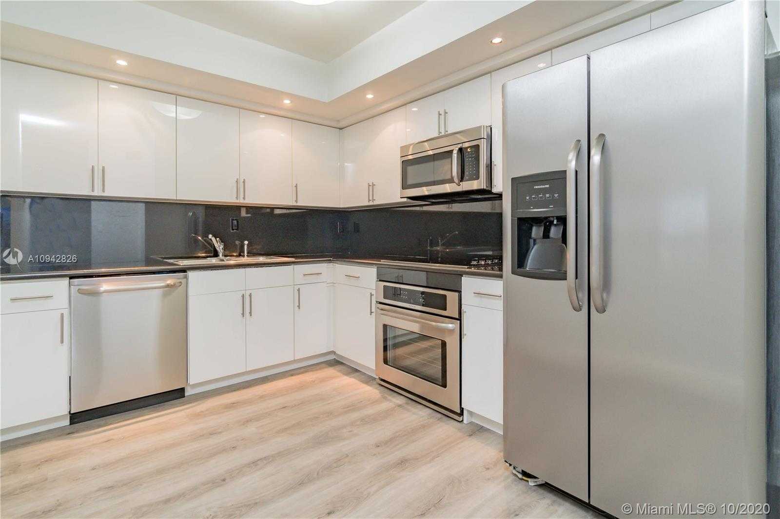 Small Image of 3530 MYSTIC POINTE DR #1513, Aventura Number 2