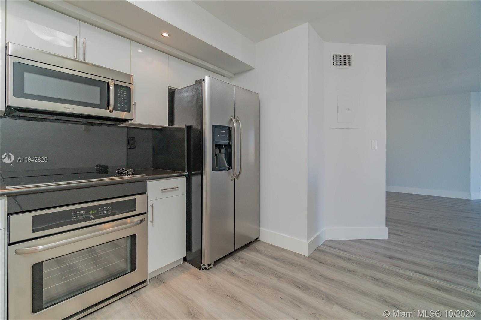 Small Image of 3530 MYSTIC POINTE DR #1513, Aventura Number 4