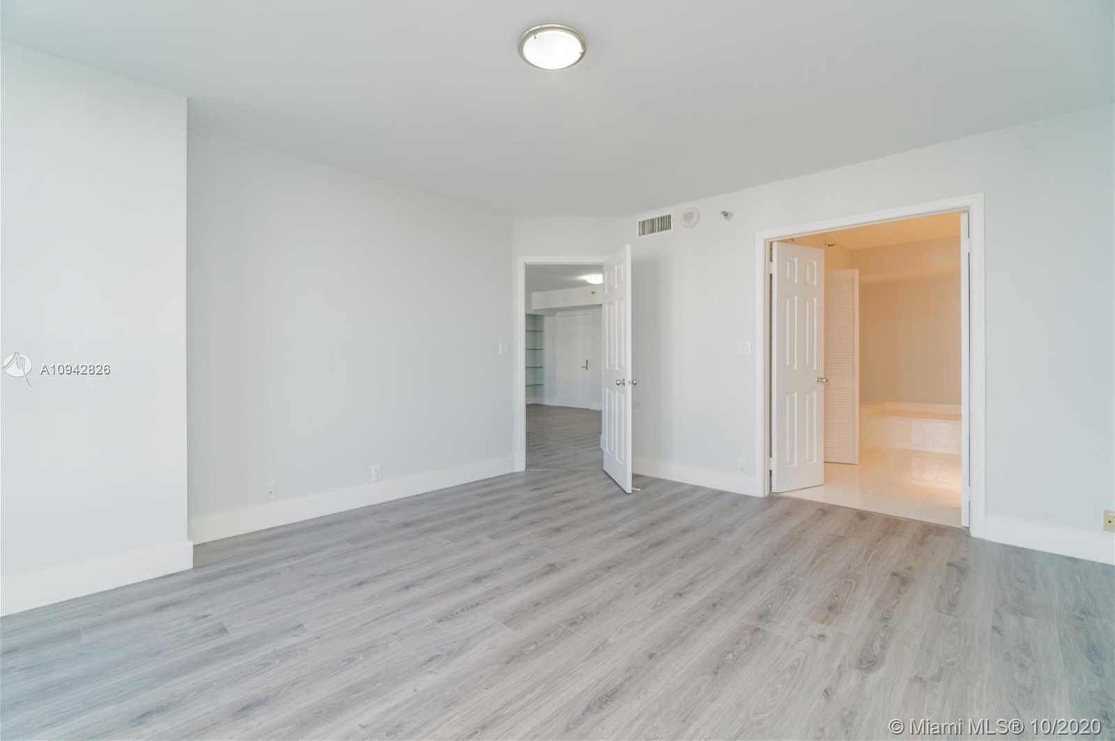 Small Image of 3530 MYSTIC POINTE DR #1513, Aventura Number 5