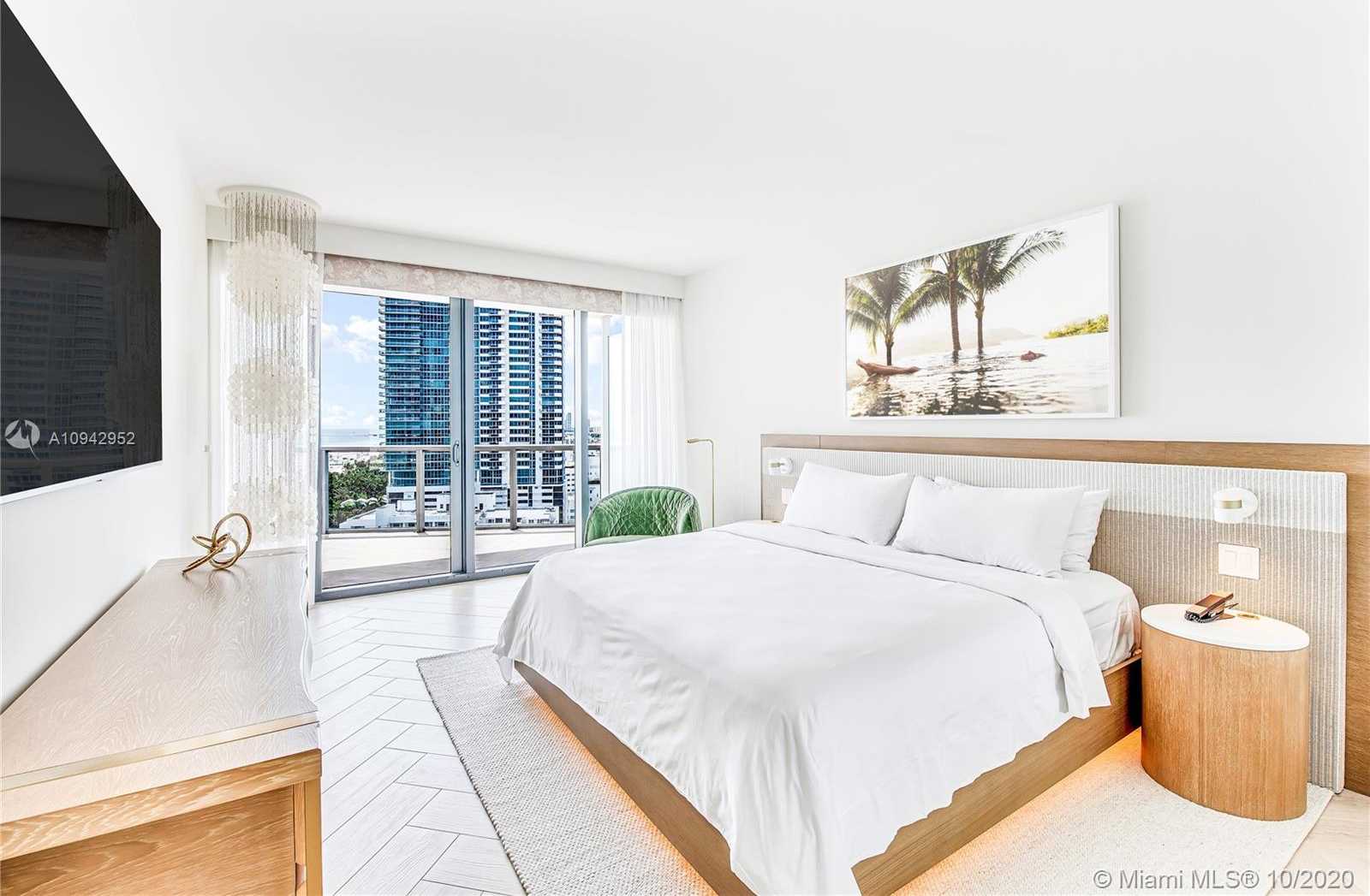 Small Image of 2201 COLLINS AVE #1804, Miami Beach Number 2
