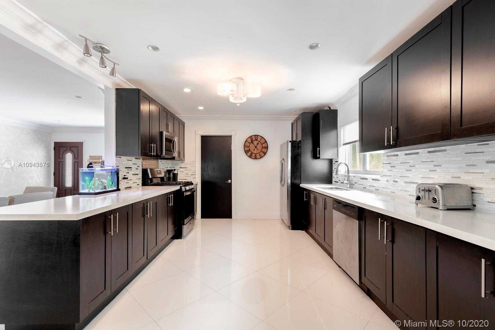 Small Image of 9149 GARLAND AVE, Surfside Number 2