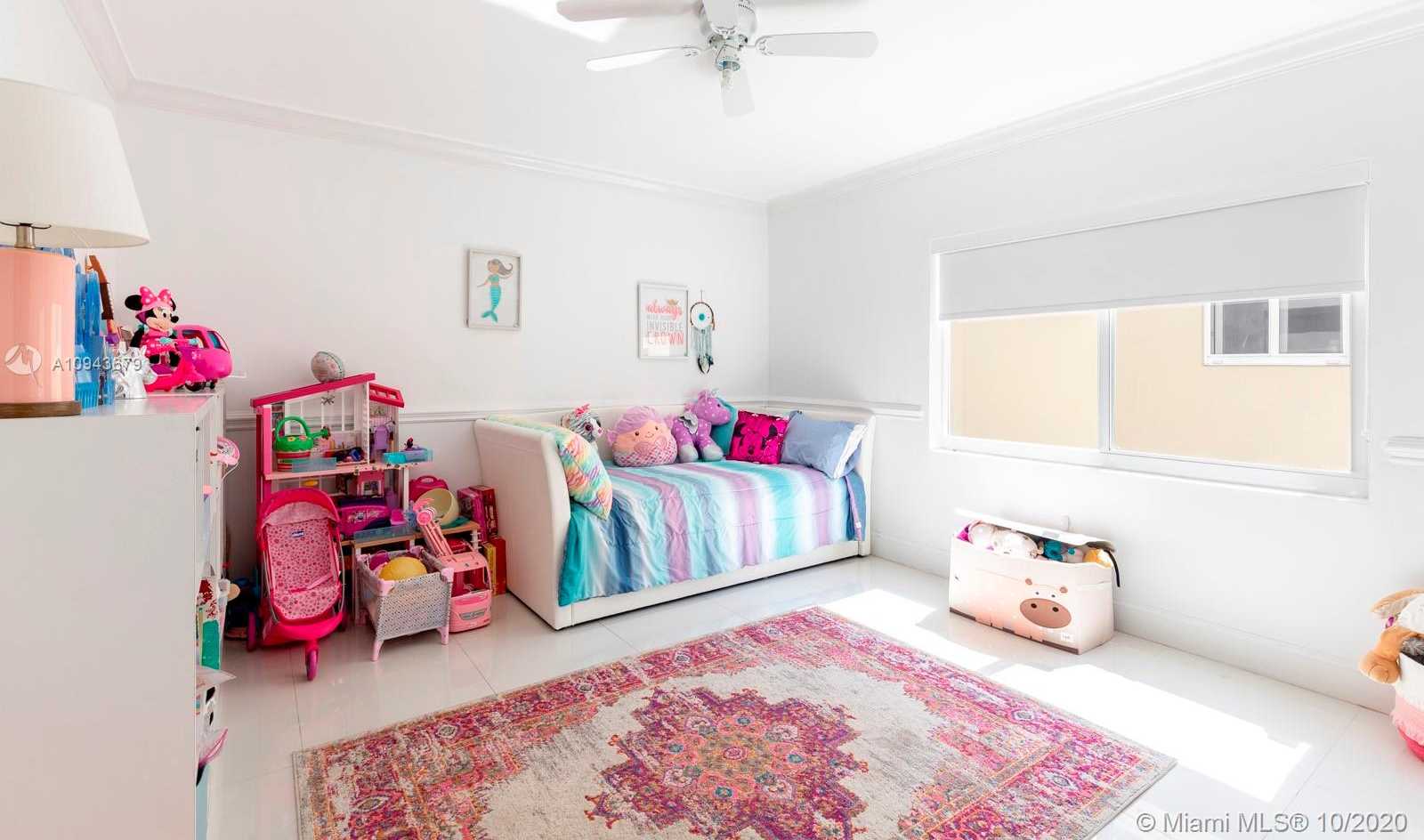Small Image of 9149 GARLAND AVE, Surfside Number 11