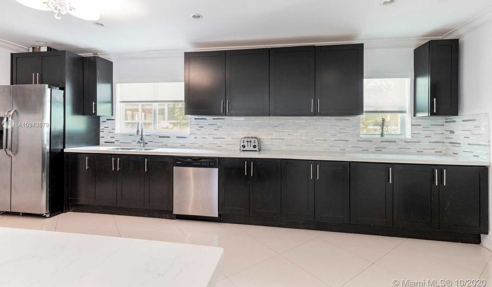 Small Image of 9149 GARLAND AVE, Surfside Number 3