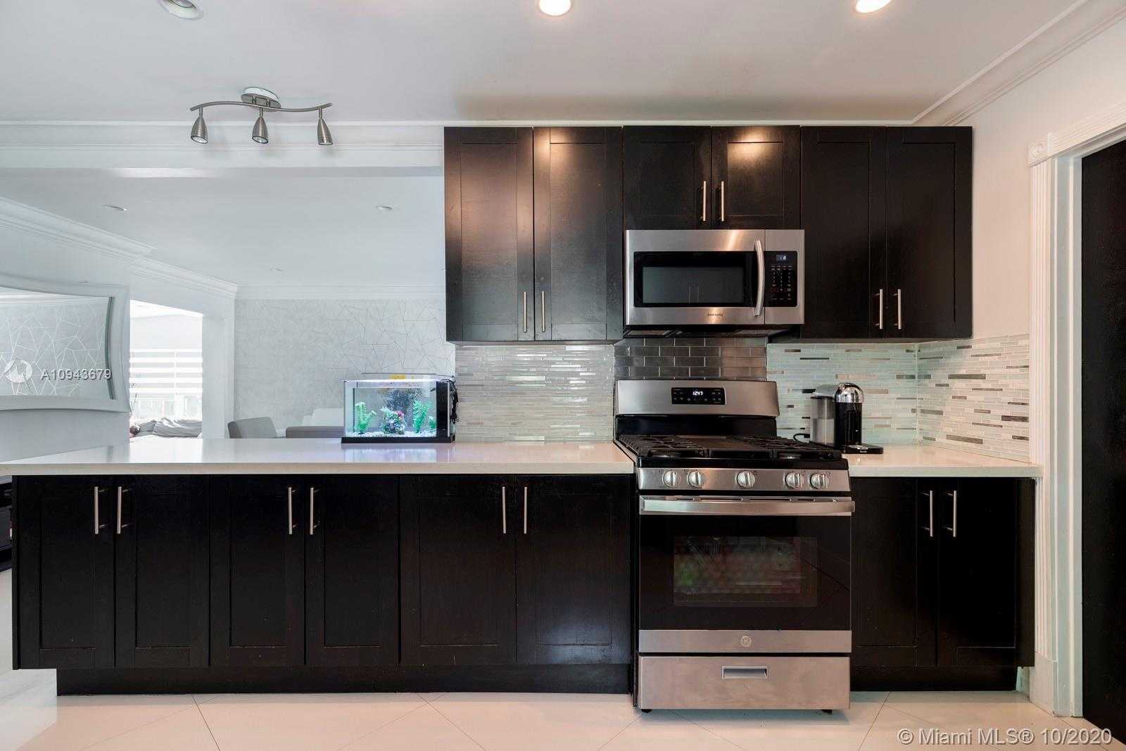 Small Image of 9149 GARLAND AVE, Surfside Number 5