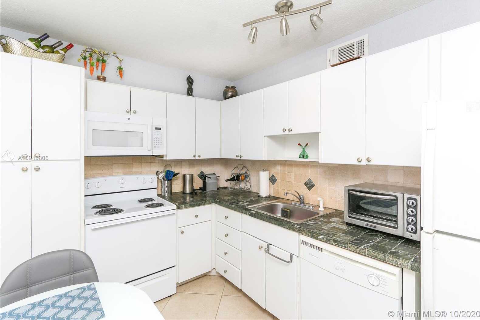 Small Image of 1950 SOUTH OCEAN DR #8B, Hallandale Beach Number 6