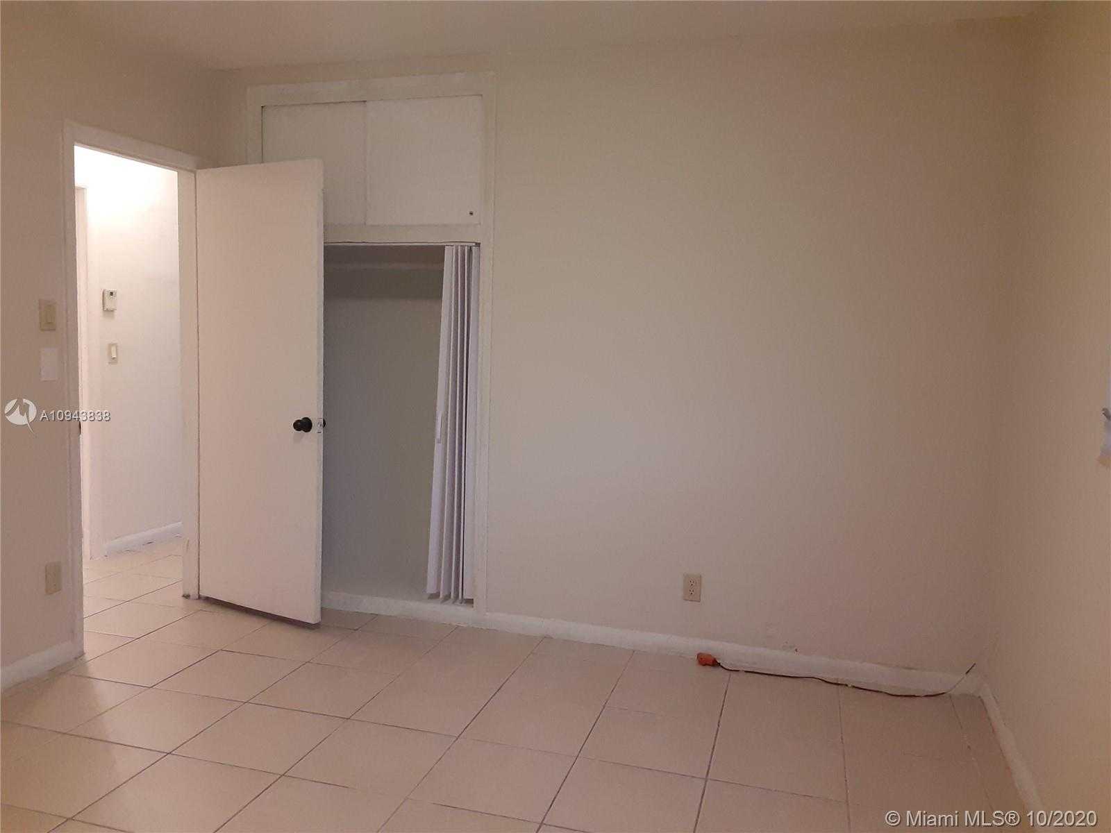 Small Image of 1117 WEST 26TH CT, Riviera Beach Number 14