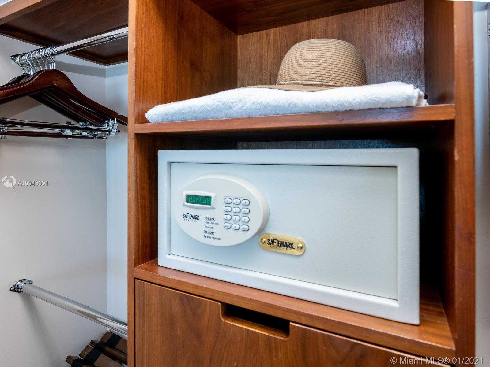 Small Image of 6801 COLLINS AVE #615, Miami Beach Number 16
