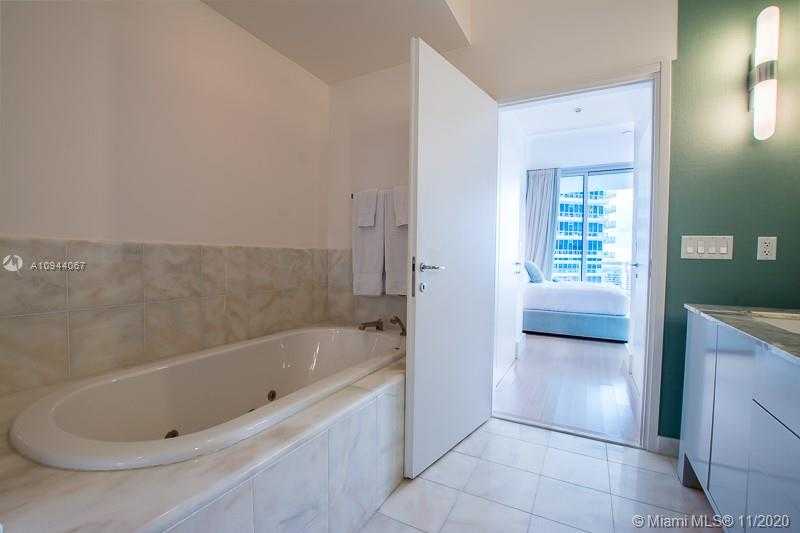 Small Image of 50 SOUTH POINTE DR #1804, Miami Beach Number 13