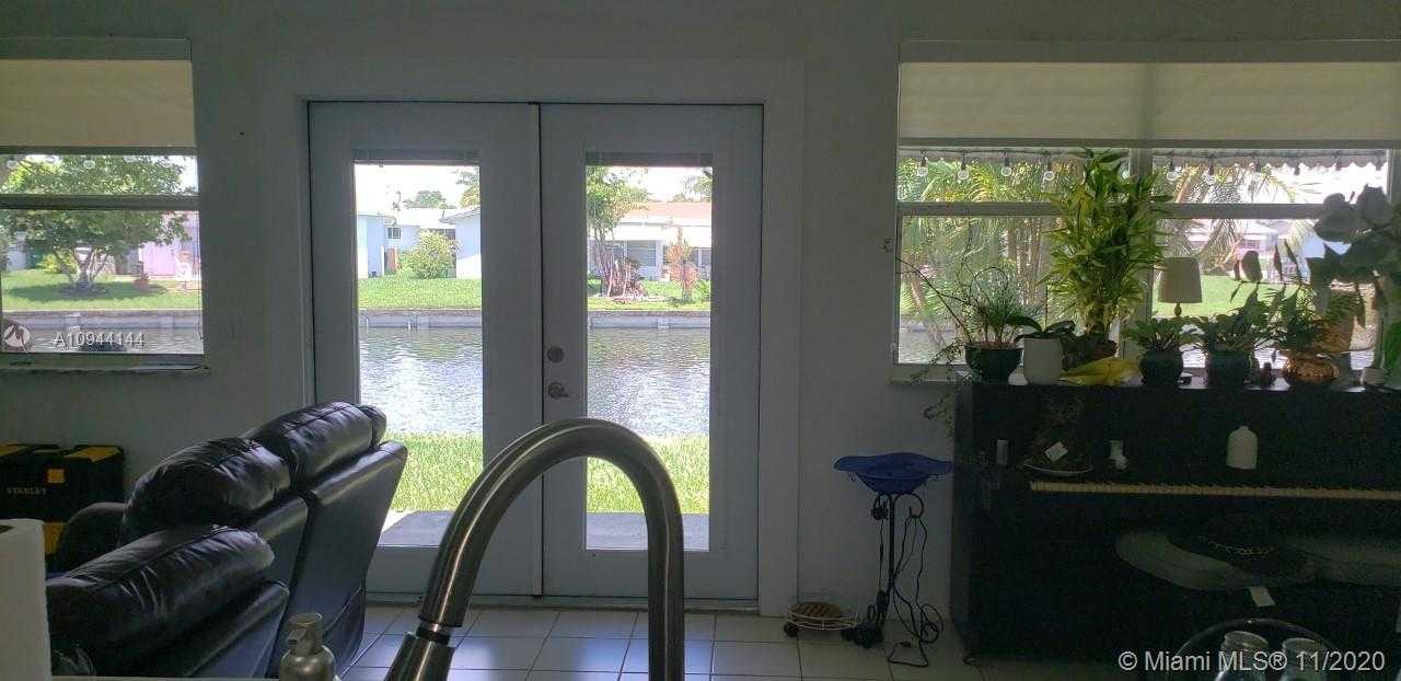 Small Image of 4519 NORTH WEST 49TH DR, Tamarac Number 8