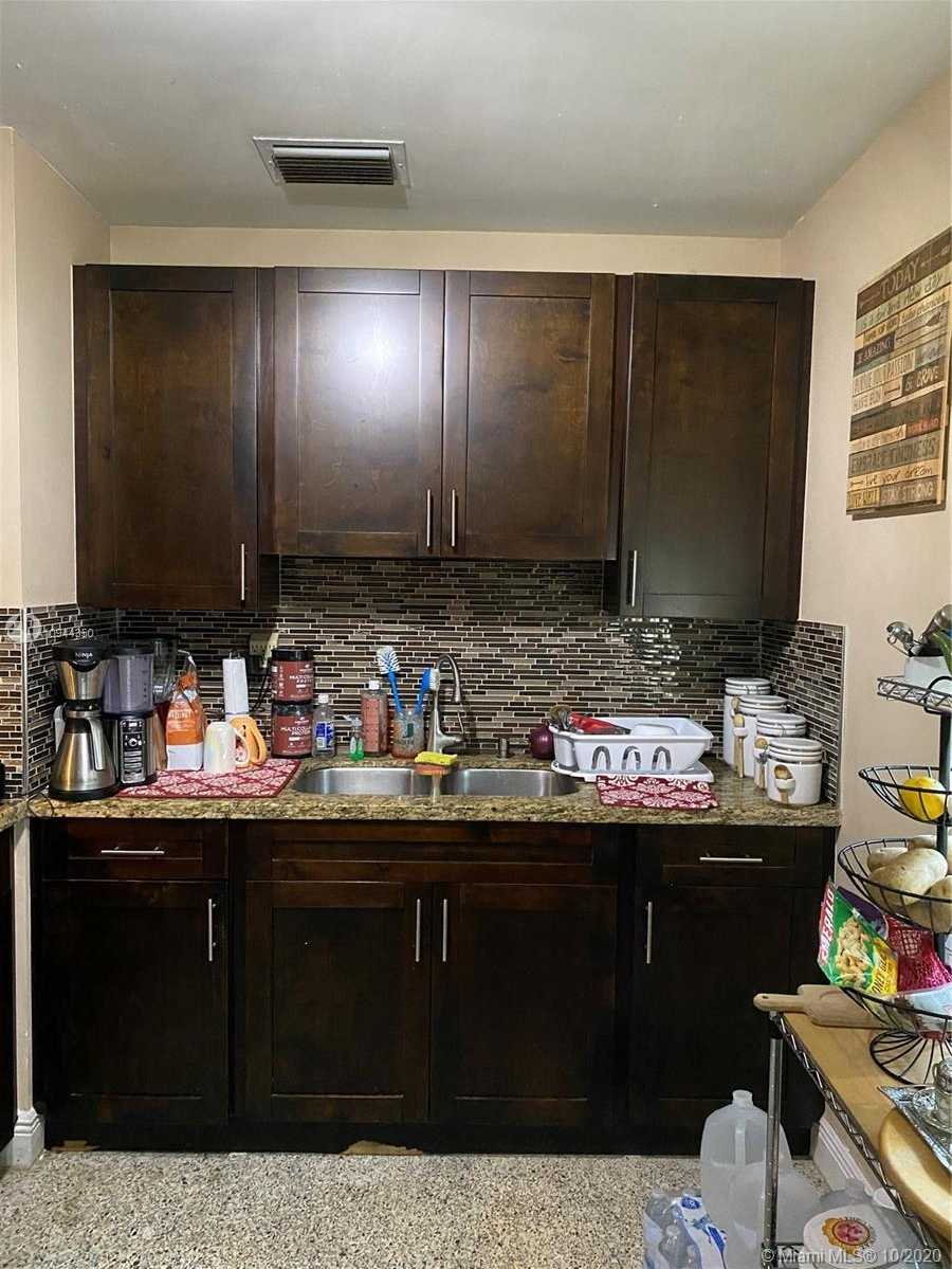 Small Image of 9850 SOUTH WEST 164TH ST, Miami Number 13