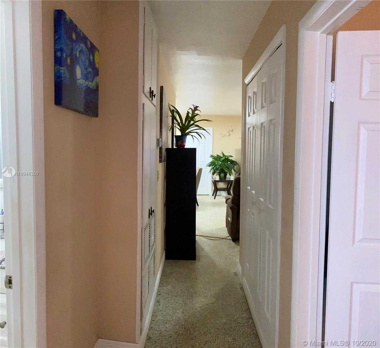 Small Image of 9850 SOUTH WEST 164TH ST, Miami Number 15