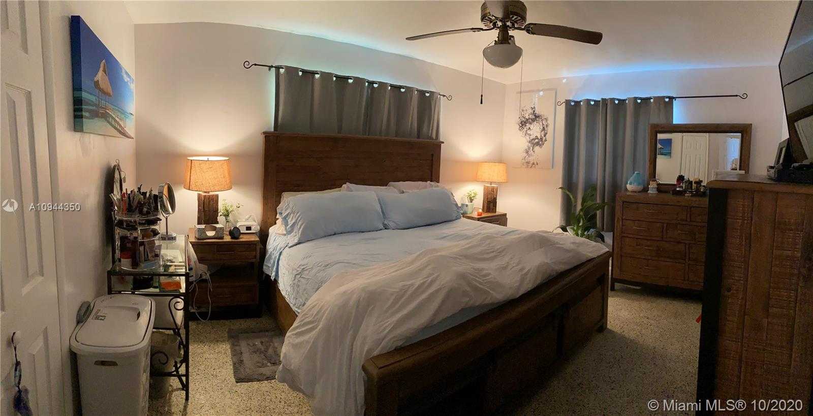 Small Image of 9850 SOUTH WEST 164TH ST, Miami Number 16