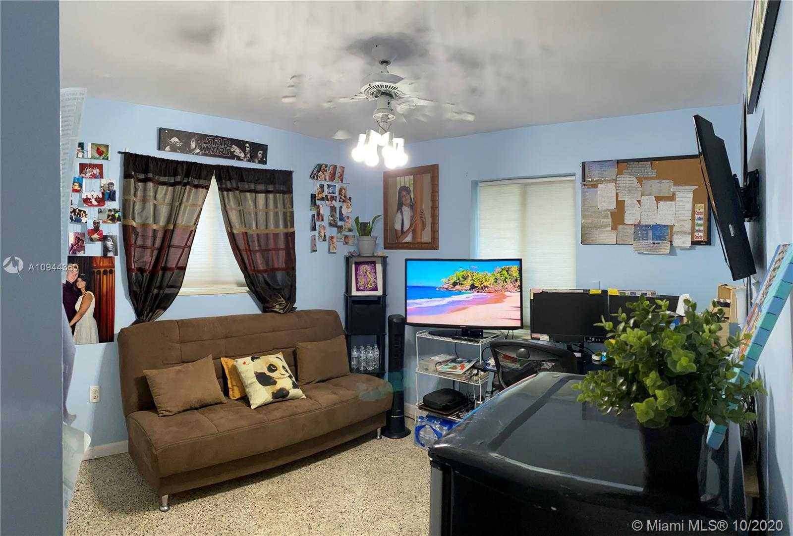 Small Image of 9850 SOUTH WEST 164TH ST, Miami Number 17