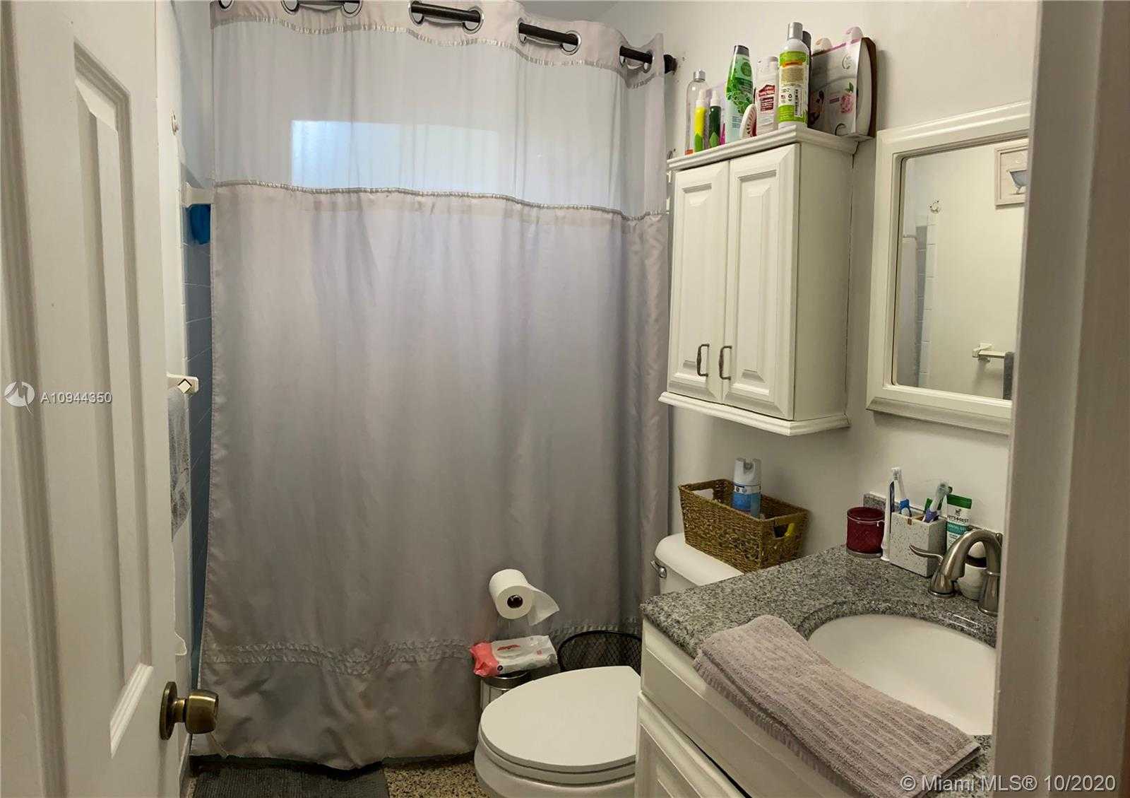 Small Image of 9850 SOUTH WEST 164TH ST, Miami Number 18