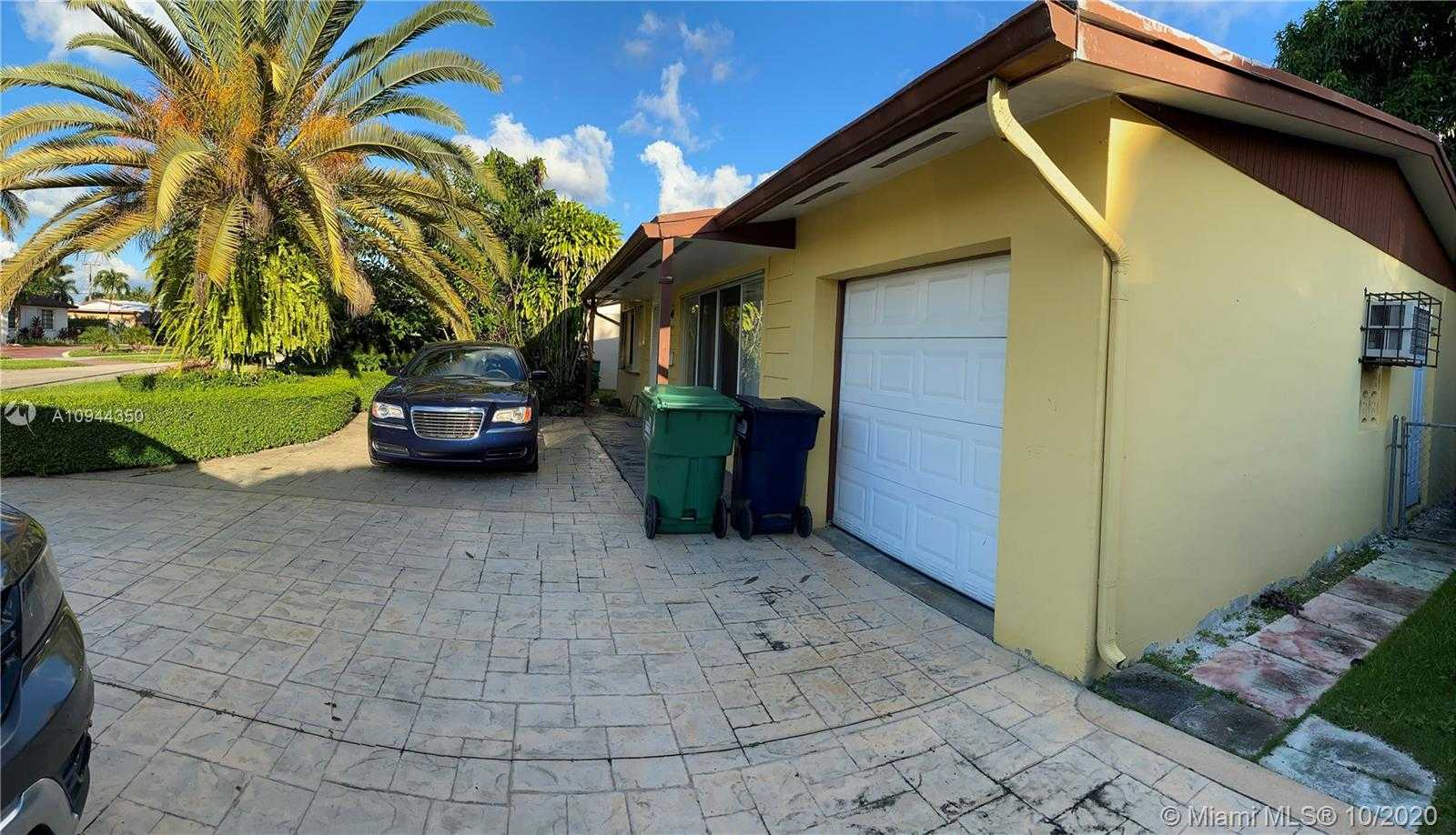Small Image of 9850 SOUTH WEST 164TH ST, Miami Number 2