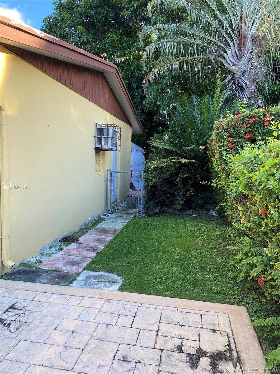 Small Image of 9850 SOUTH WEST 164TH ST, Miami Number 21