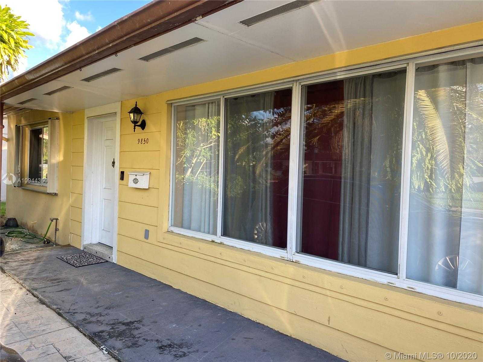 Small Image of 9850 SOUTH WEST 164TH ST, Miami Number 4