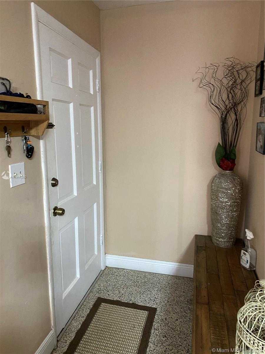 Small Image of 9850 SOUTH WEST 164TH ST, Miami Number 6
