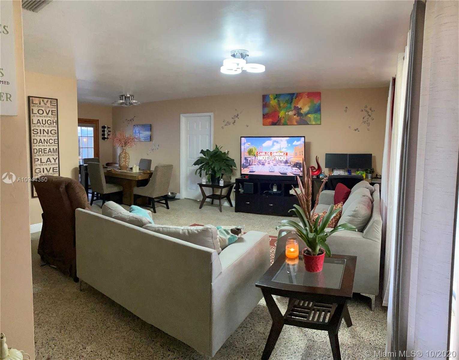 Small Image of 9850 SOUTH WEST 164TH ST, Miami Number 7