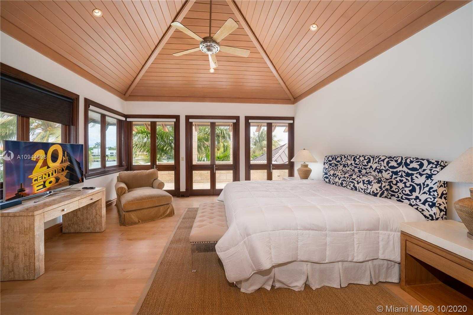 Small Image of 400 SOUTH MASHTA DR, Key Biscayne Number 24