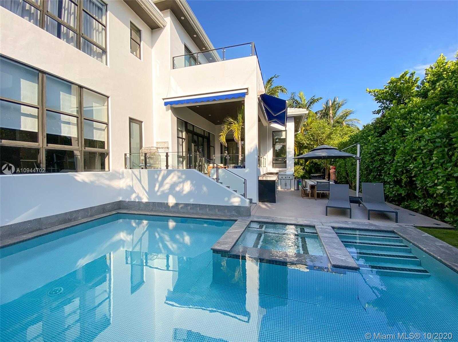 Small Image of 116 WEST MASHTA DR, Key Biscayne Number 2