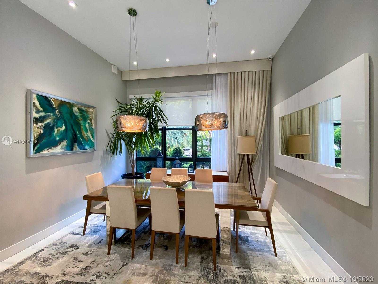 Small Image of 116 WEST MASHTA DR, Key Biscayne Number 5