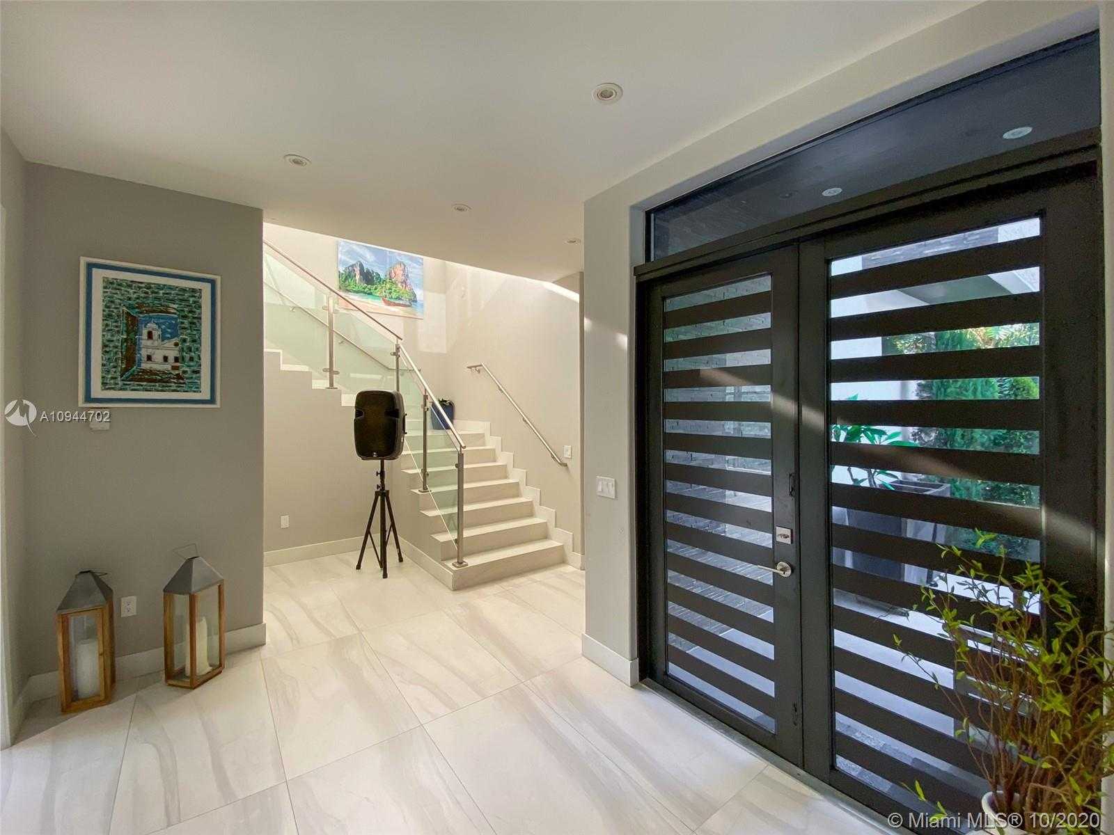 Small Image of 116 WEST MASHTA DR, Key Biscayne Number 9