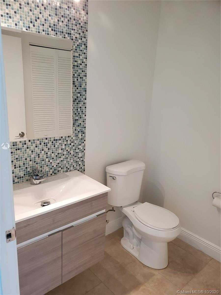 Small Image of 888 BISCAYNE BLVD #1010, Miami Number 3