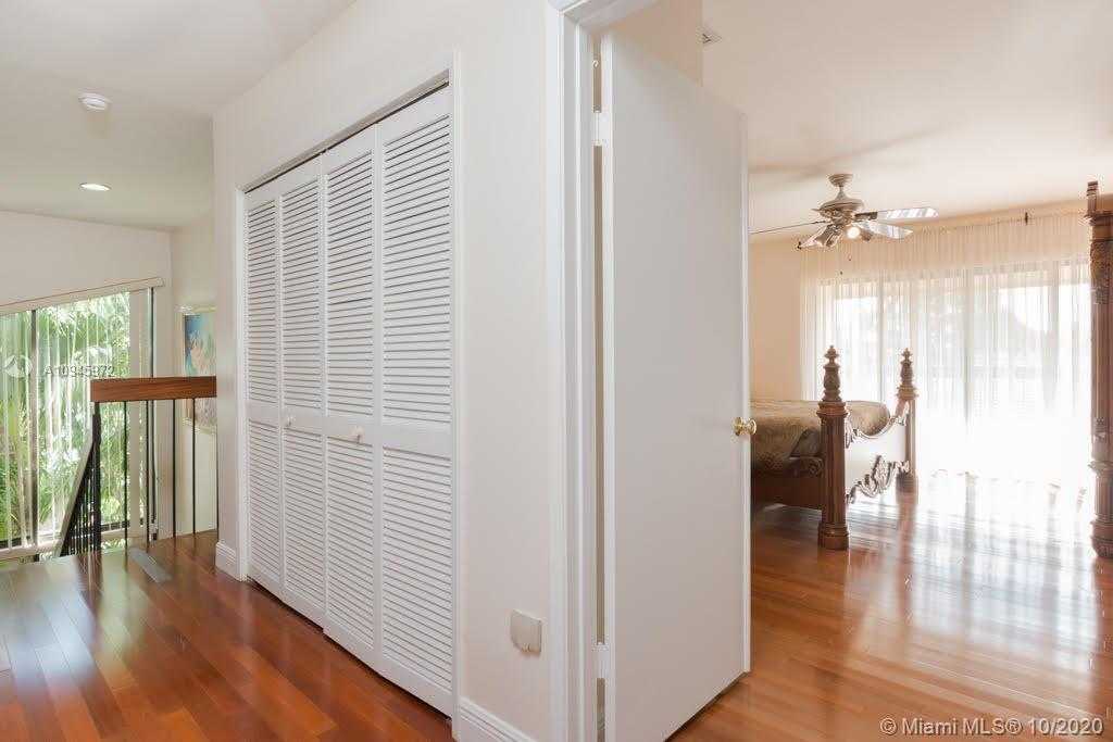 Small Image of 4950 SAN AMARO DR, Coral Gables Number 12
