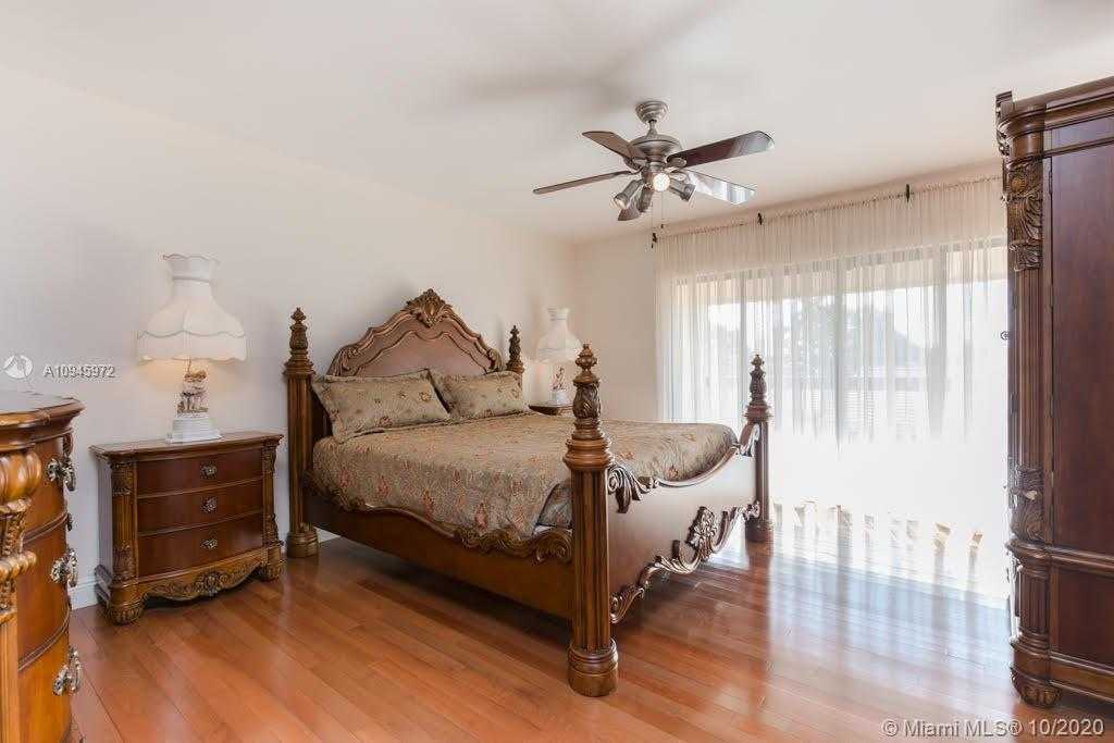 Small Image of 4950 SAN AMARO DR, Coral Gables Number 17