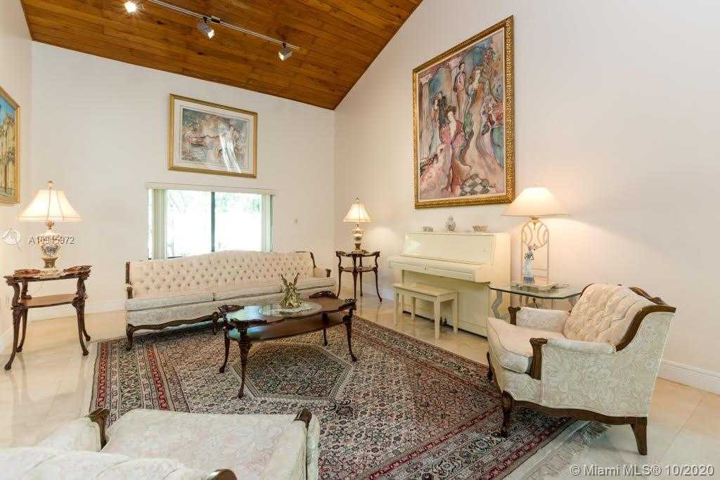 Small Image of 4950 SAN AMARO DR, Coral Gables Number 4
