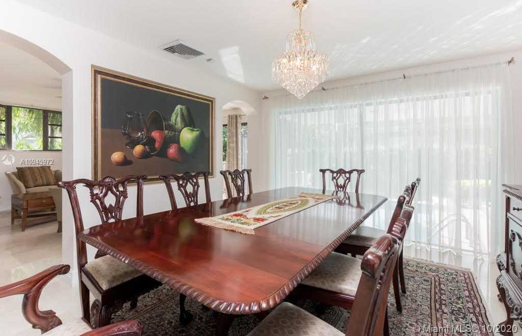 Small Image of 4950 SAN AMARO DR, Coral Gables Number 6