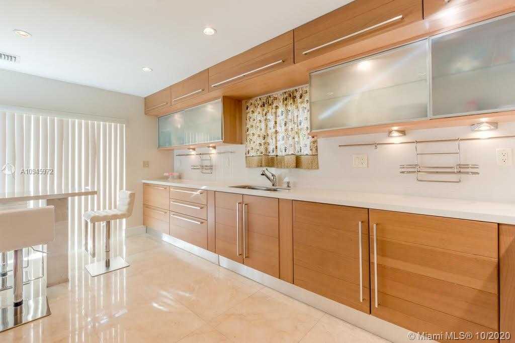 Small Image of 4950 SAN AMARO DR, Coral Gables Number 7