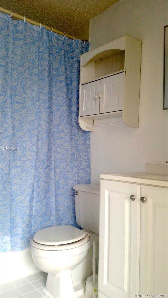 Small Image of 1342 DREXEL AVE #305, Miami Beach Number 17