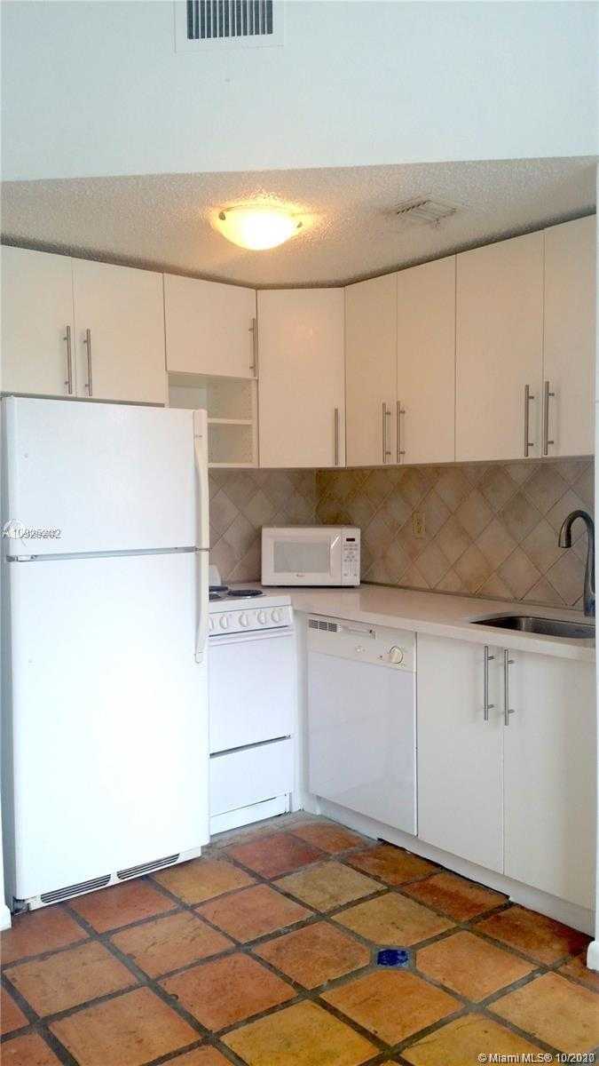 Small Image of 1342 DREXEL AVE #305, Miami Beach Number 2
