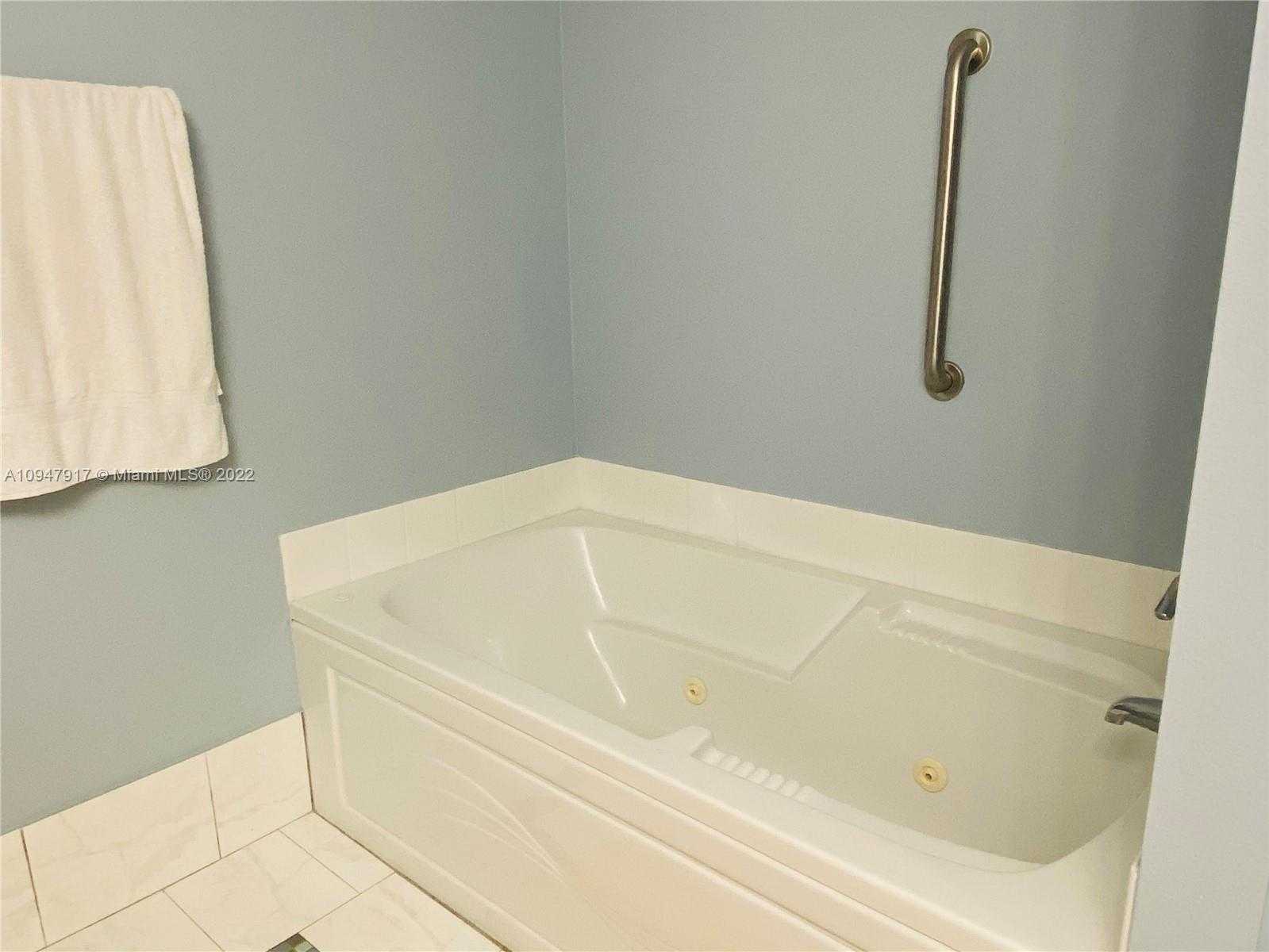 Small Image of 18100 NORTH BAY ROAD #708, Sunny Isles Beach Number 8