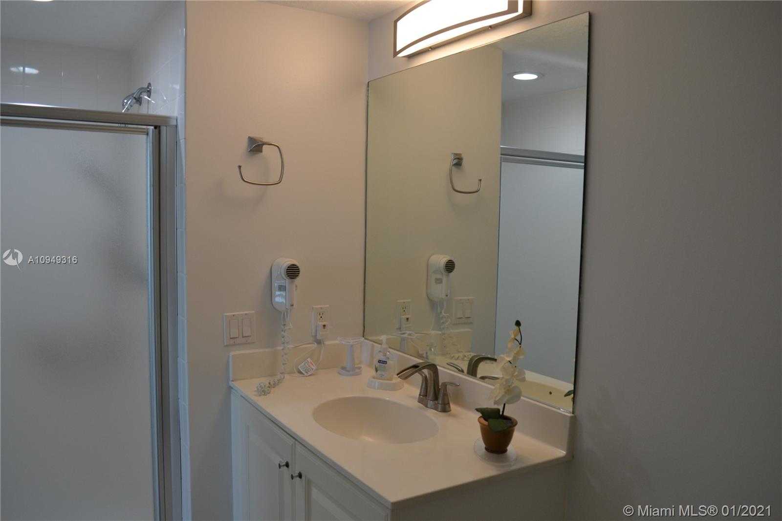 Small Image of 18100 NORTH BAY RD #906, Sunny Isles Beach Number 10