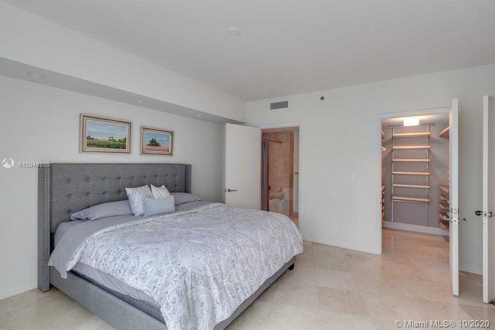 Small Image of 1000 SOUTH POINTE DR #506, Miami Beach Number 12