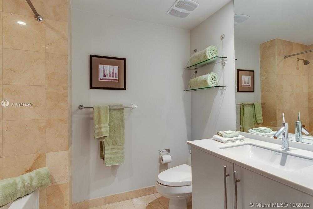 Small Image of 1000 SOUTH POINTE DR #506, Miami Beach Number 14